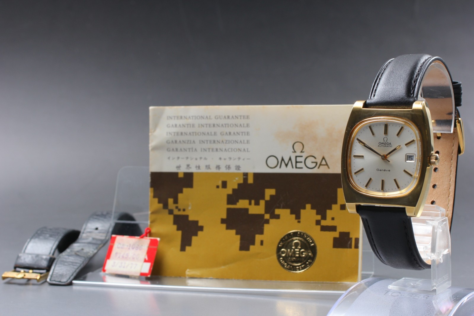 Vintage OMEGA Geneve Cal.1012 Date or Blanc Carré Montre Homme Automatique Japon