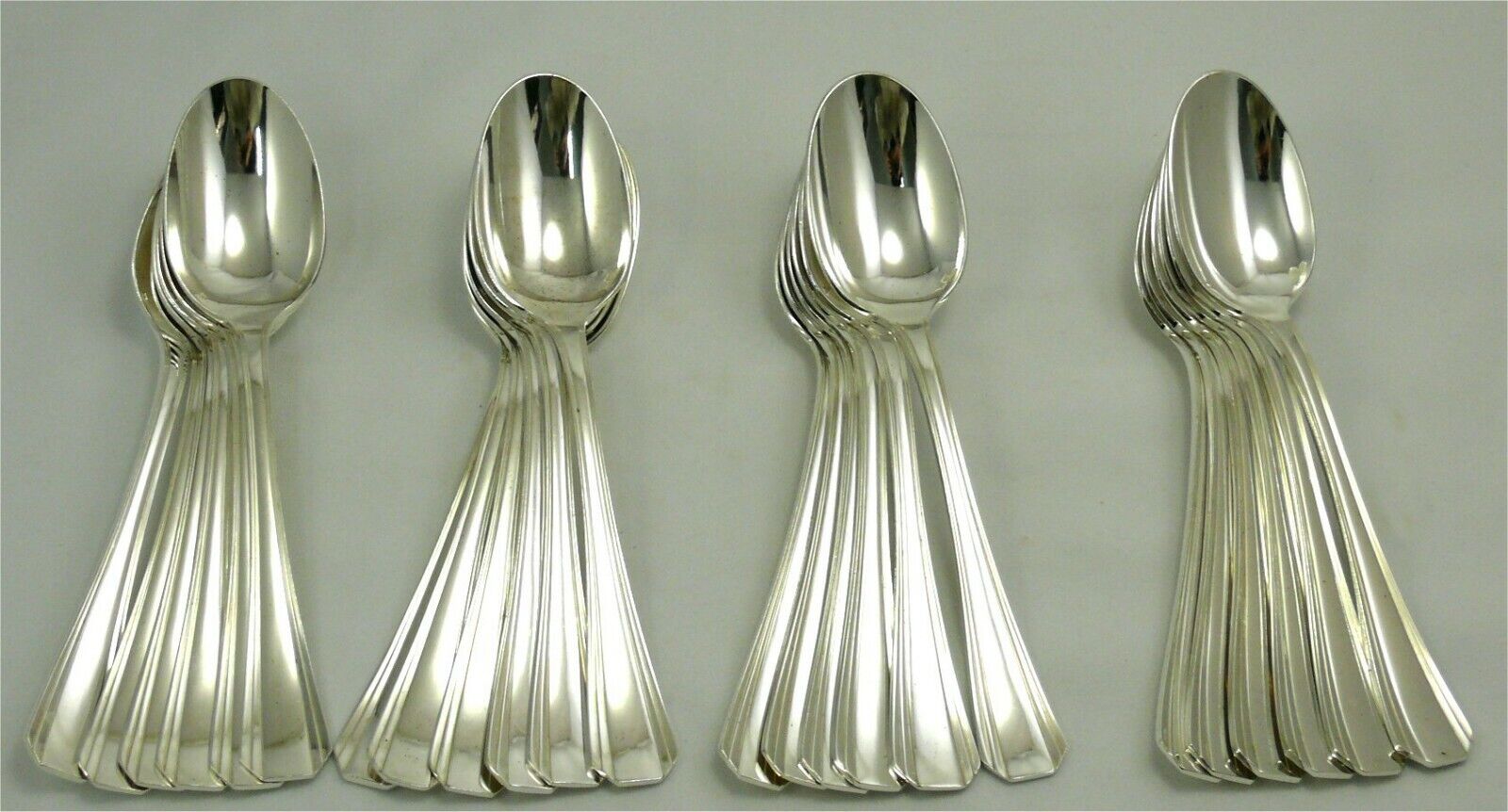 Christofle modèle Boréal, lot de 24 cuillères de table, Art Déco, excellent état