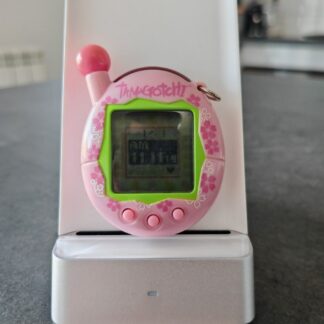 Tamagotchi Bandai 2004 - V4 Connection Sakura Blossoms (English EU)