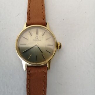 Montre Omega or jaune 18 carats quartz années 1970