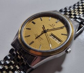 Vintage OMEGA Seamaster Mens Quartz 1425 with Original Bracelet