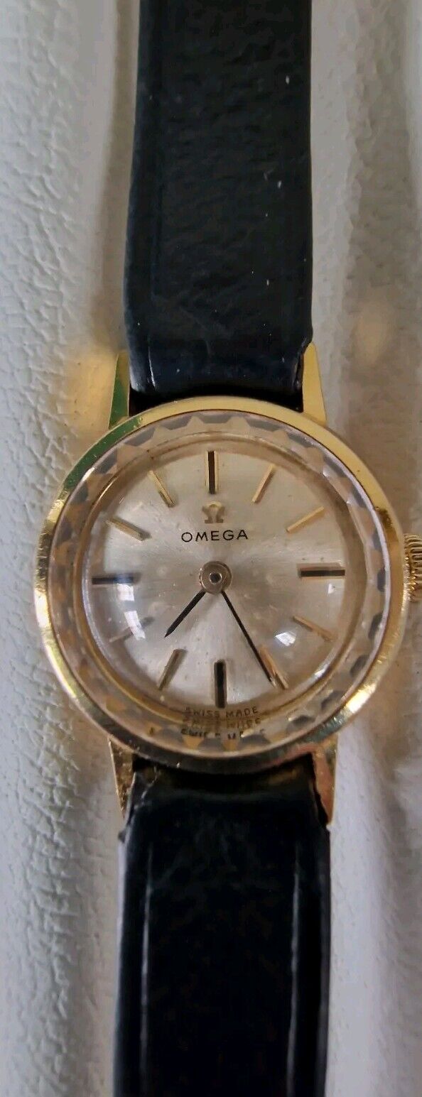 Vintage 18ct Or OMEGA Femmes Montre-Bracelet Manuelle or Jaune Petit Tête RAR