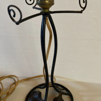 Pied de lampe en fer forgé patine noir décor floral Art déco nouveau