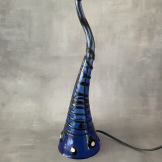 Pied de lampe verre soufflé bleu cobalt serpentin signé à identifier , Murano ?