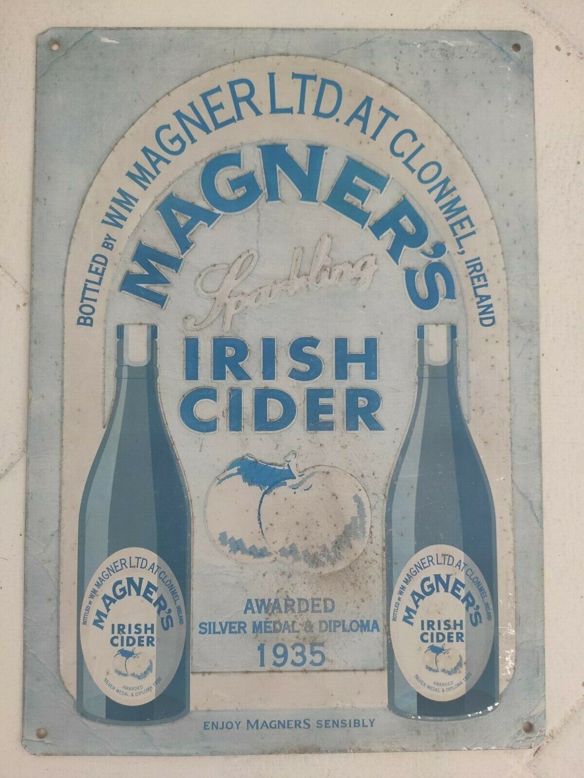 Plaques émaillées Objets publicitaires de collections. Enamelled plates