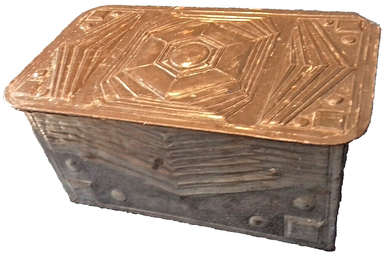 TRES RARE (UNIQUE?)BOITE ART DECO MOTIFS GEOMETRIQUES en ETAIN(?)