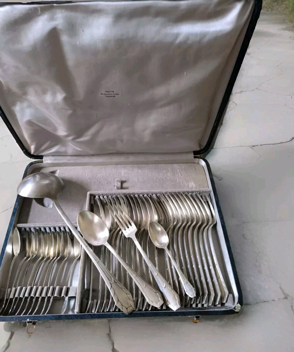 Ménagère Joseph Buisson et Orbrille 37 pièces métal argenté art déco en écrin