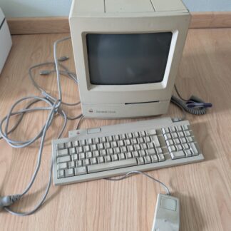Apple Macintosh Classic II  Apple Macintosh Classic 2 avec clavier sourie