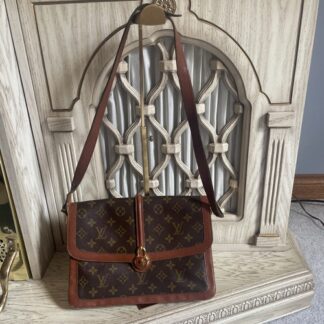 Vintage Authentic Louis Vuitton Monogram Sac Vendome Shoulder Bag Classic Chic