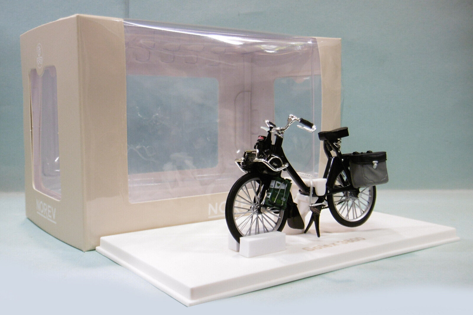 Norev - MOBYLETTE SOLEX 3800 1966 noir réf. 182065 Neuf 1/18