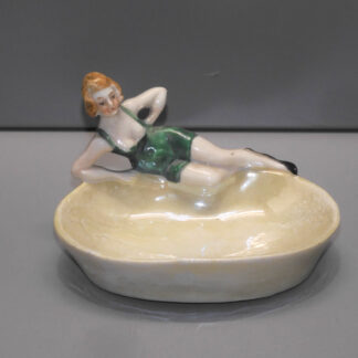 -JOLI PETIT BAGUIER VIDE POCHE PORCELAINE BAIGNEUSE ART DECO  COLLECTION    D