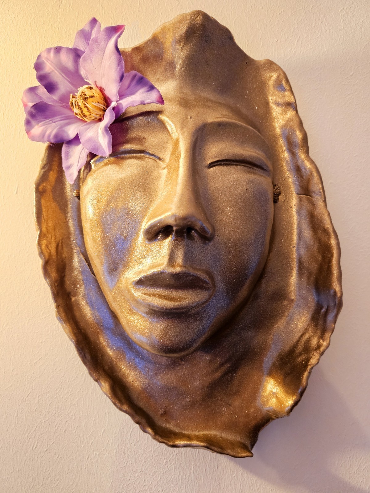 BAS-RELIEF, VISAGE DE FEMME EN TERRE CUITE, ART DÉCO