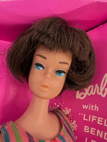 1965 Vintage Brunette Bendable Leg Barbie Doll with Original Box #1070 – Image 3