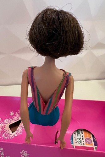 1965 Vintage Brunette Bendable Leg Barbie Doll with Original Box #1070 – Image 10