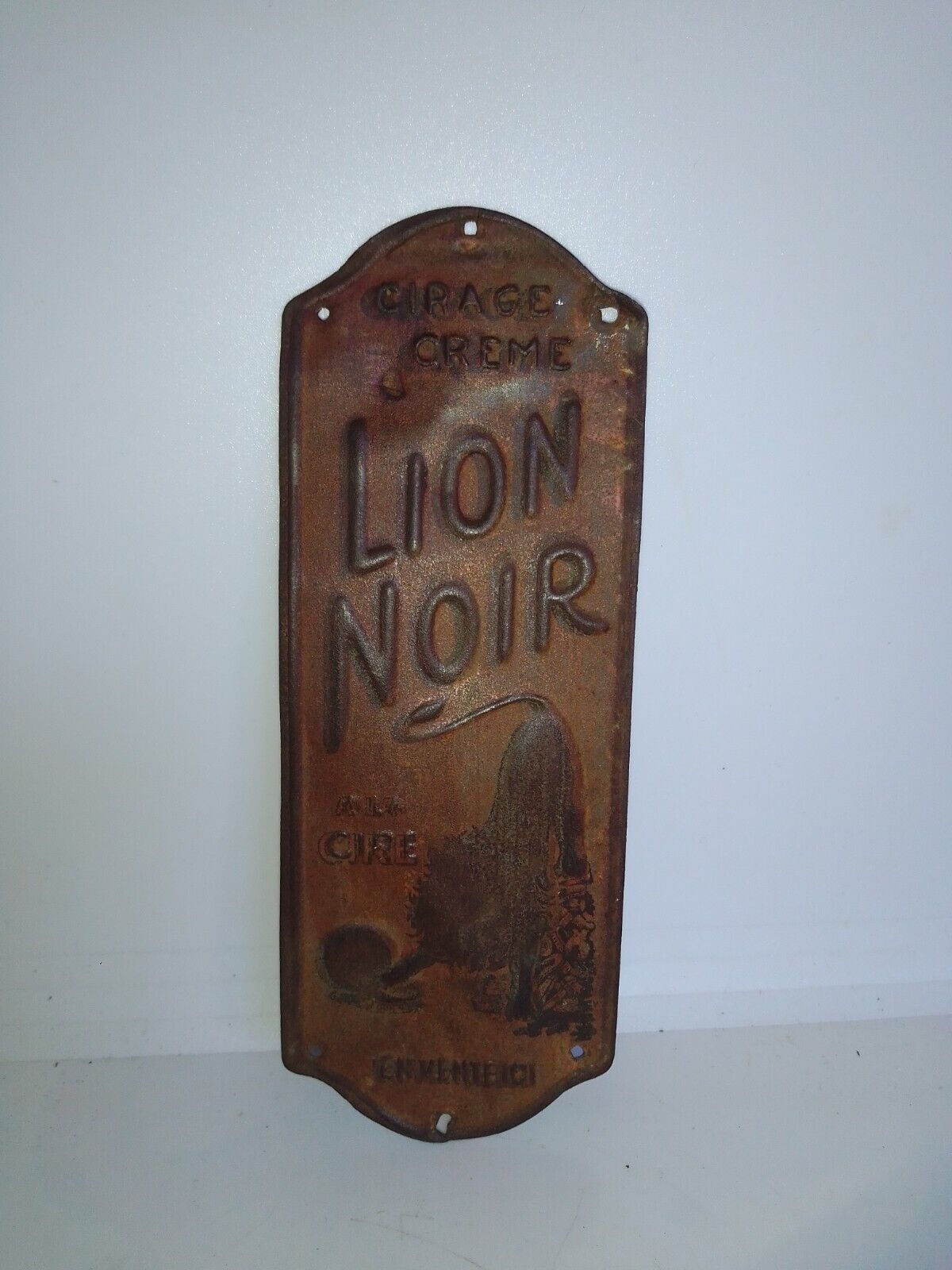 ANCIENNE PLAQUE PUBLICITAIRE CIRAGE DE MARQUE LION NOIR EN TOLE