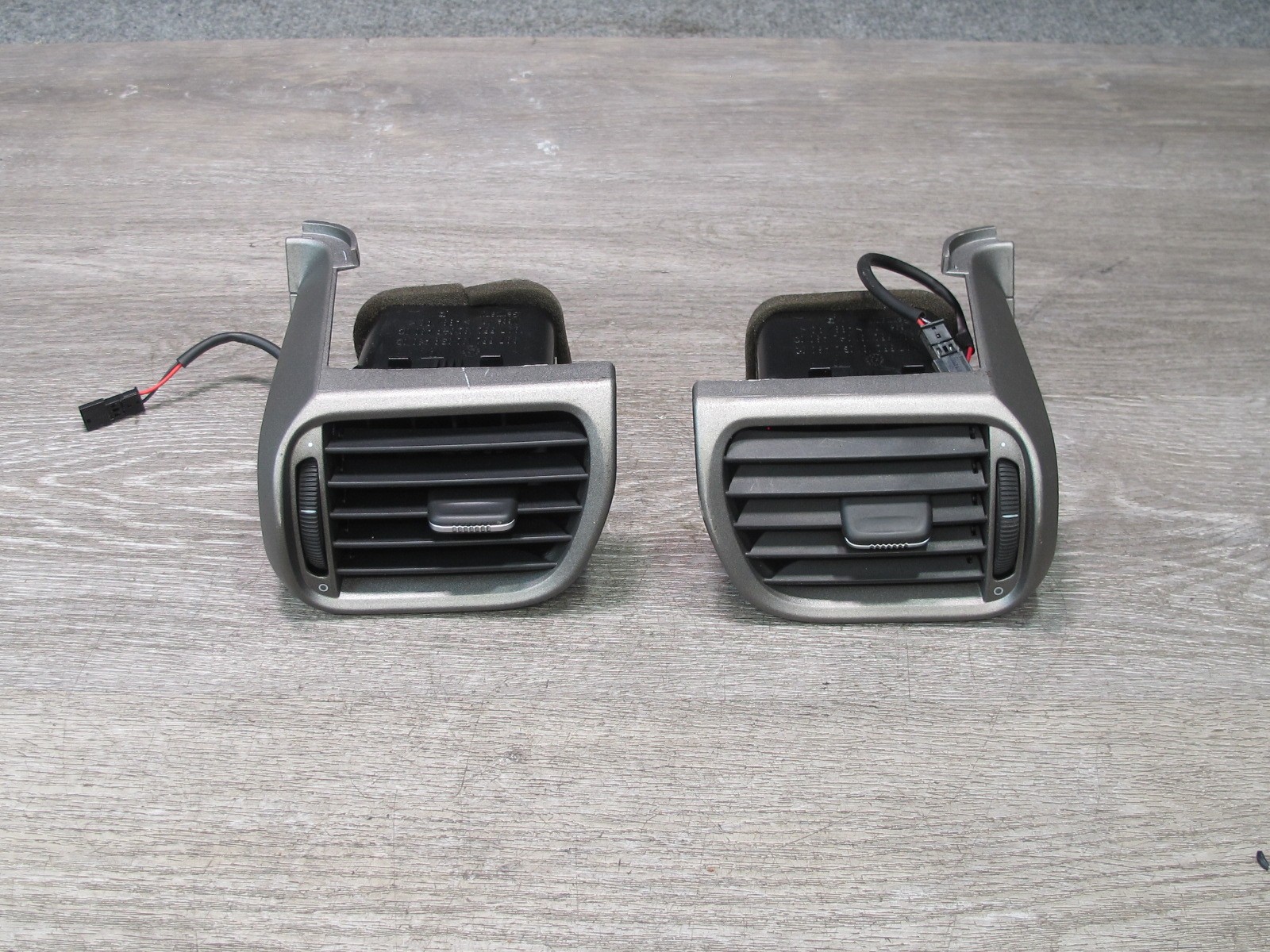 2005-2012 PORSCHE 911 997 DASH FRONT LEFT & RIGHT A/C AIR VENT GRILLE SET OF 2