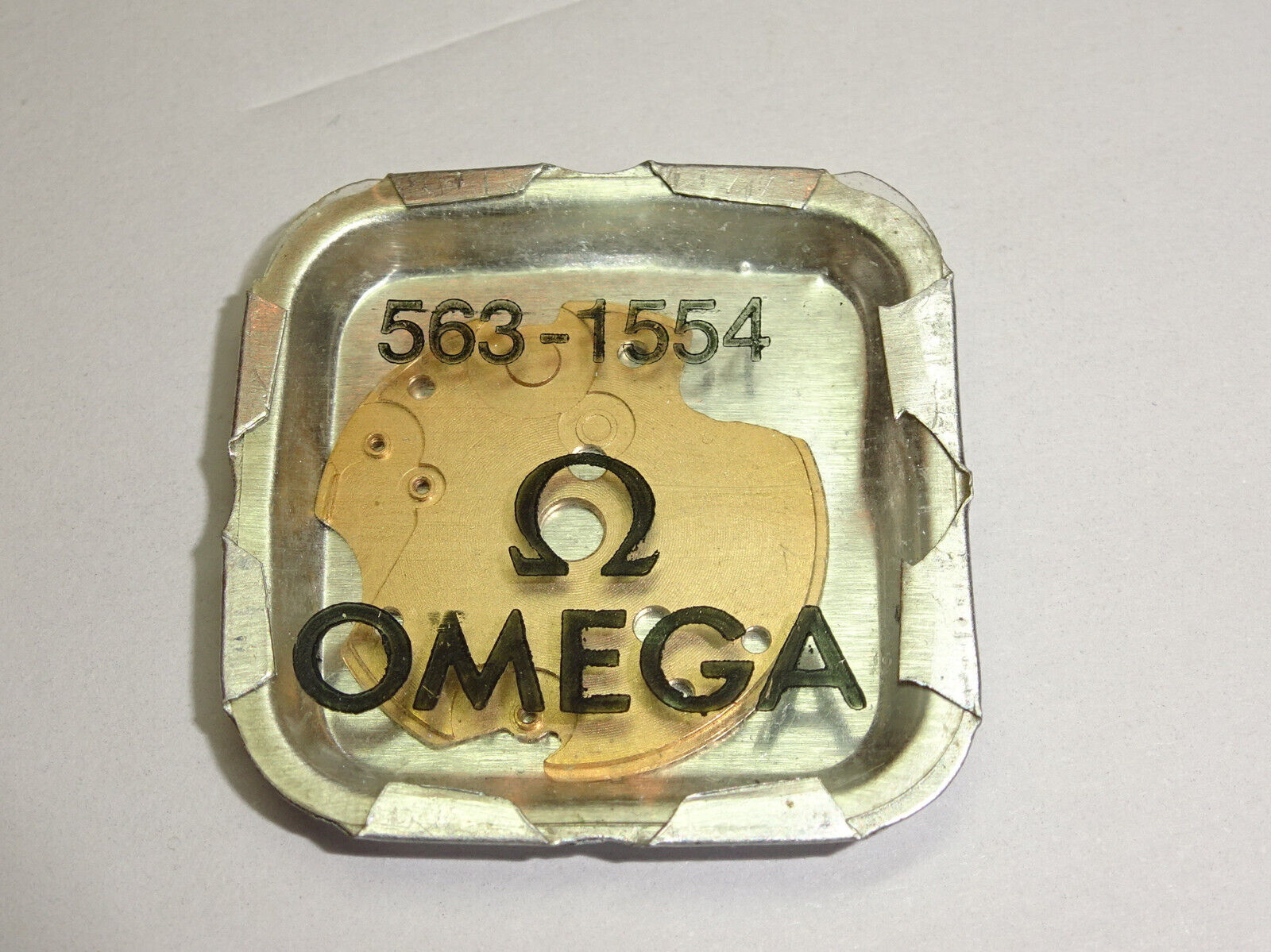 Omega 563 564 565 date indicator guard / plaque de maintien de quantieme / 1554